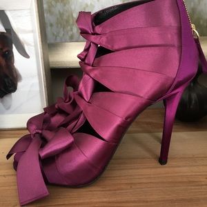 Authentic satin Roger Vivier.